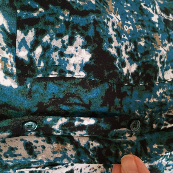 NEW Larry Levine Button Up Button Down High Low Blouse M Multicolored Scatter - Picture 6 of 16